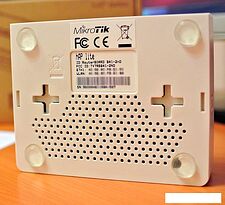 Беспроводной маршрутизатор Mikrotik hAP lite (RB941-2nD) Беспроводной маршрутизатор Mikrotik hAP lite (RB941-2nD)