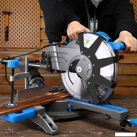 Торцовочная пила Deko DKMS305 Laser 084-1060