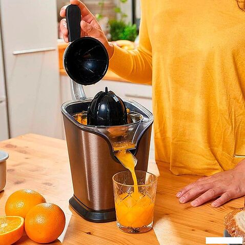 Соковыжималка Black & Decker BXCJ100E