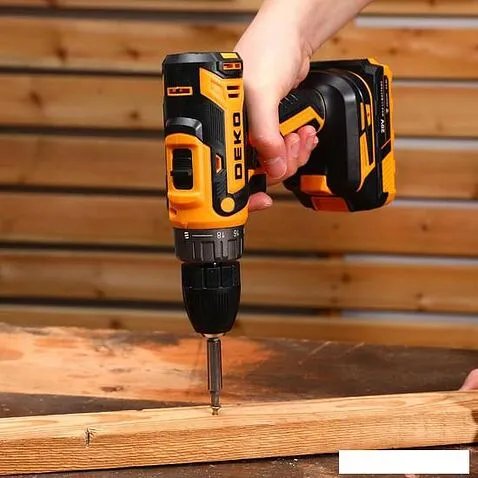 Дрель-шуруповерт Deko DKCD20FU-Li 063-4149 (с 1-им АКБ)