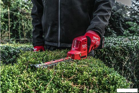 Кусторез Milwaukee M12 FUEL M12FHT20-402 4933479676 (с 2-мя АКБ 4 Ач)