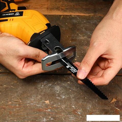 Сабельная пила Deko DKRS20-Li 063-4311 (с 2-мя АКБ, кейс)