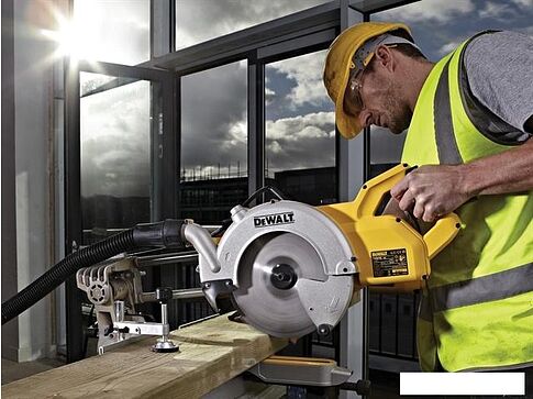 Торцовочная пила DeWalt DWS778