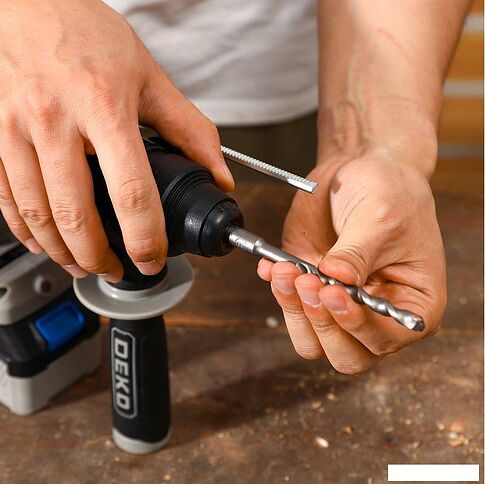 Перфоратор Deko ZKCH20 084-1042 (с 2-мя АКБ, кейс)