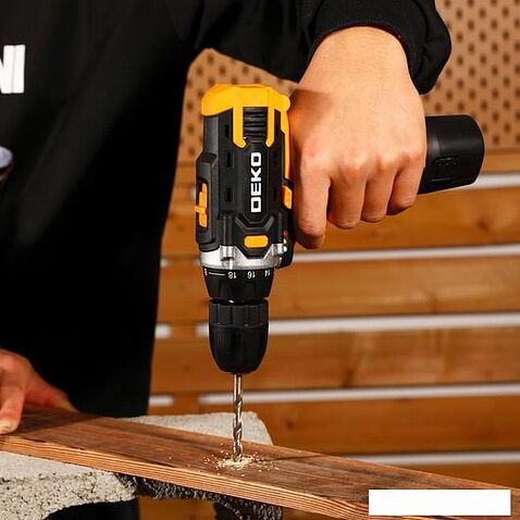 Дрель-шуруповерт Deko DKCD12V 083-1006 (с 2-мя АКБ, кейс)