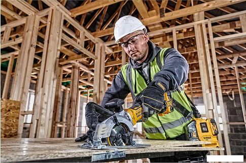 Дисковая (циркулярная) пила DeWalt DCS571NT (без АКБ, кейс)