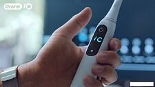 Электрическая зубная щетка Oral-B iO 7 (черный)