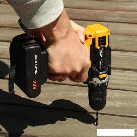 Дрель-шуруповерт Deko DKCD20FU-Li SET 195 063-4135 (с 2-мя АКБ, кейс, набор оснастки)