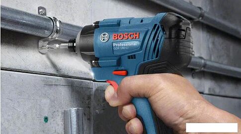 Винтоверт Bosch GDR 180-LI Professional 06019G5123 (с 2-мя АКБ, кейс)