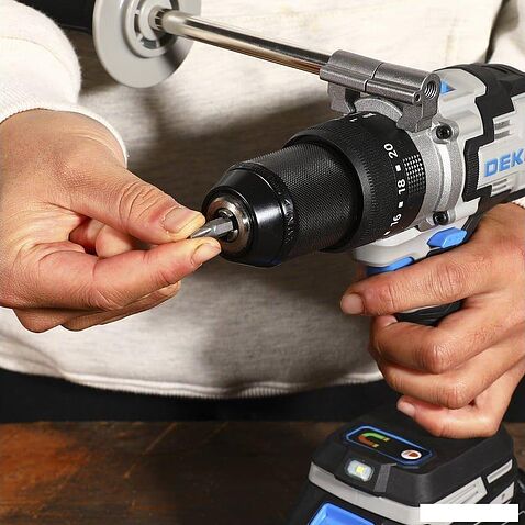 Ударная дрель-шуруповерт Deko DKCID20 PRO 063-4457 (без АКБ)