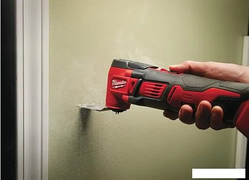 Мультифункциональная шлифмашина Milwaukee M18 BMT-0 [4933446203]