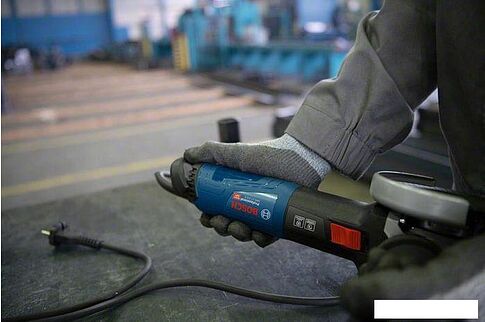 Угловая шлифмашина Bosch GWS 17-125 S Professional 06017D0300