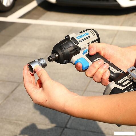 Гайковерт Deko ZKIS Set 083-1087 (с 2-мя АКБ, кейс)