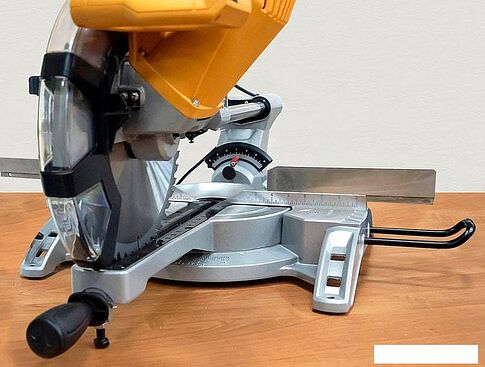 Торцовочная пила Энкор Корвет 6-330С 90062