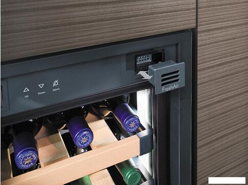 Винный шкаф Liebherr WKEgb 582