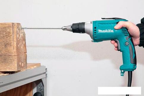 Шуруповерт Makita FS4300