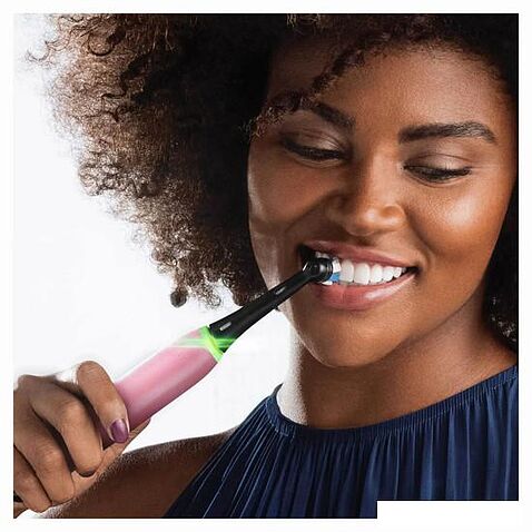 Электрическая зубная щетка Oral-B iO 5 (magnetic pink)