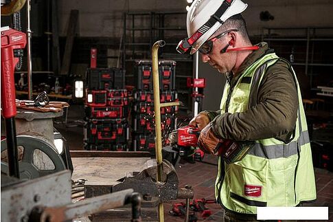 Угловая шлифмашина Milwaukee M18 FSAG125XB-502X Fuel 4933478430 (с 2-мя АКБ)
