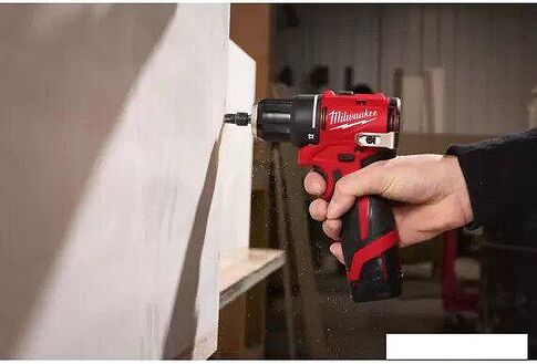 Дрель-шуруповерт Milwaukee M12 BLDDRC-202C 4933499686 (с 2-мя АКБ, кейс)