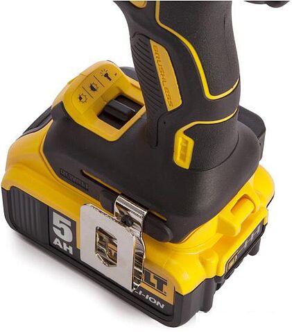 Дрель-шуруповерт DeWalt DCD796P2 (с 2-мя АКБ 5 Ah)