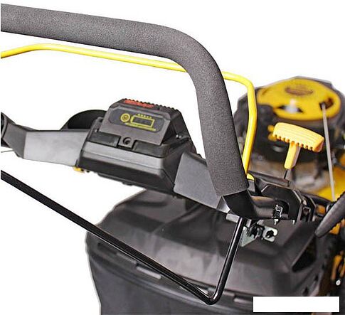 Колёсная газонокосилка Champion LM5346E