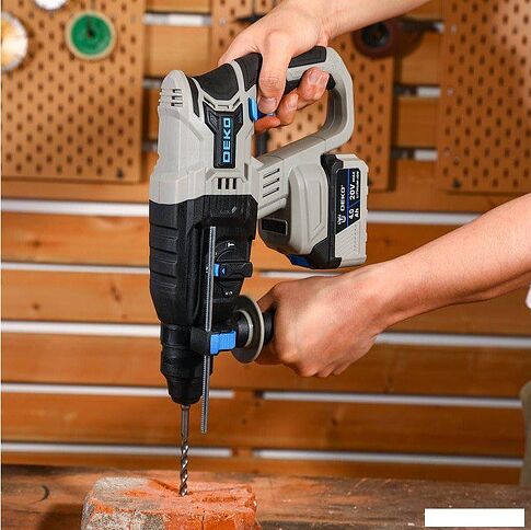 Перфоратор Deko ZKCH20 084-1042 (с 2-мя АКБ, кейс)