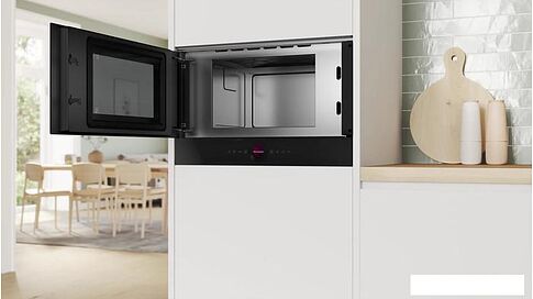 Микроволновая печь Bosch Serie 8 BFL9221B1