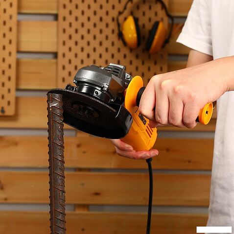 Угловая шлифмашина Deko ZKAG1250 081-1010