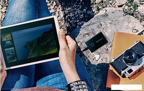 Внешний накопитель Samsung T7 Touch 2TB (черный)