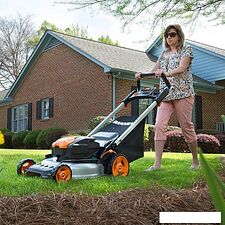 Колёсная газонокосилка Worx WG751E (с 2-мя АКБ и ЗУ)