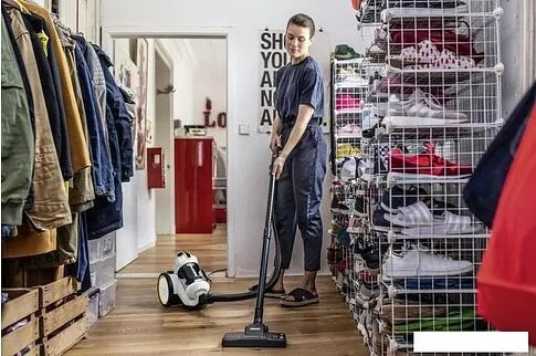 Пылесос Karcher VC 3 Floor 1.198-059.0
