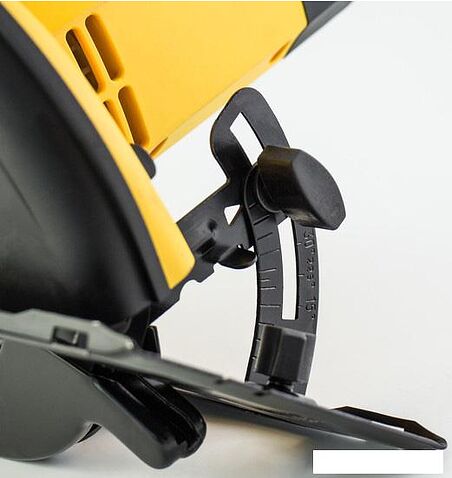 Дисковая пила Kolner KCS 140/900