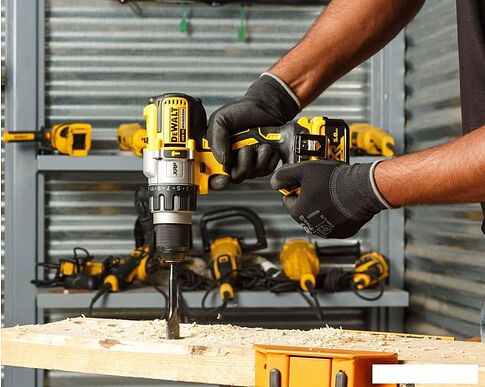 DeWalt DCK276P2 (шуруповерт, гайковерт, 2 АКБ, кейс)