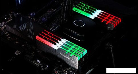 Оперативная память G.Skill Trident Z RGB 8x8GB DDR4 PC4-32000 F4-4000C18D-64GTZR