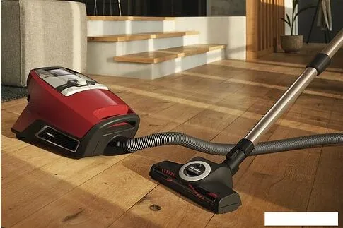 Пылесос Miele Blizzard CX1 Cat & Dog SKCF5 (красный)