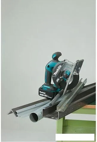 Дисковая пила Makita DCS551RMJ