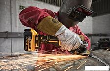 Угловая шлифмашина DeWalt DCG405P3 (с 2-мя АКБ, кейс) Угловая шлифмашина DeWalt DCG405P3 (с 2-мя АКБ, кейс)