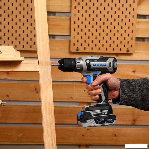 Дрель-шуруповерт Deko DKCD20-Li Set1 083-1117 (с 2-мя АКБ, кейс)