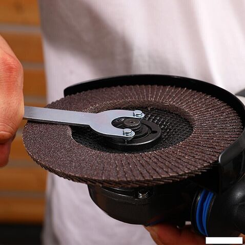 Угловая шлифмашина Deko AGDK-1600W PRO 084-1081