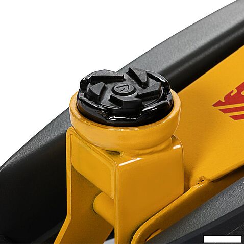 Подкатной домкрат Denzel 51155 2.8т