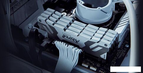 Оперативная память Kingston FURY Renegade 16ГБ DDR5 7200 МГц KF572C38RW-16