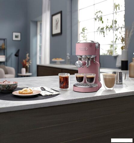 Рожковая кофеварка DeLonghi Dedica EC890.PK