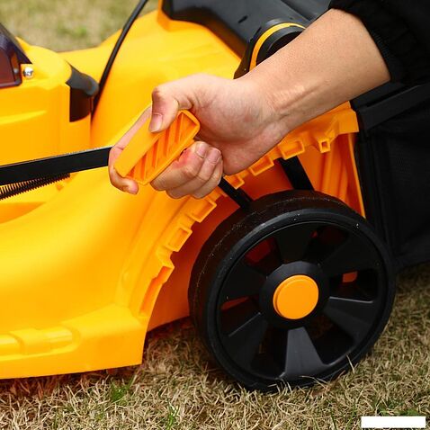 Deko DKLM40V + DKCW25 085-2025 (газонокосилка, мойка высокого давления, 2 АКБ)