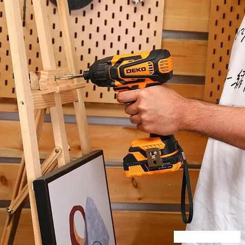 Винтоверт Deko DKIS20-Li 063-4391 (с 1-им АКБ)