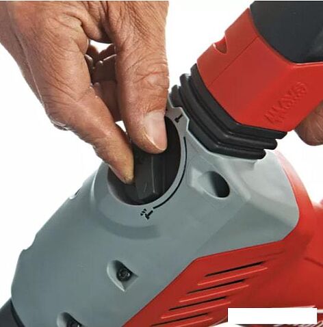 Перфоратор Milwaukee PLH 28 XE 4933446800