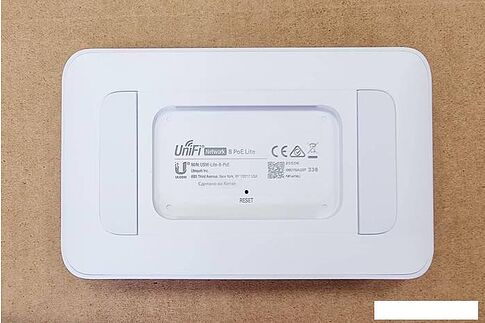 Управляемый коммутатор 2-го уровня Ubiquiti UniFi Switch Lite 8 POE