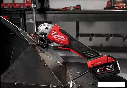Угловая шлифмашина Milwaukee M18 ONEFSAG 125XPDB-502X Fuel 4933478435 (с 2-мя АКБ)