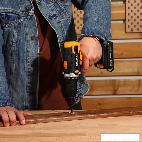 Дрель-шуруповерт Deko Banger 16V 080-1003 (с 2-мя АКБ, кейс, оснастка)