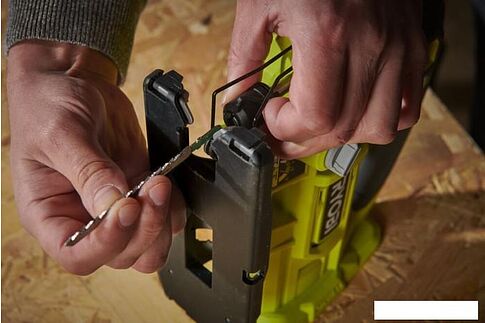 Электролобзик Ryobi RJS18-0 5133005395 (без АКБ)