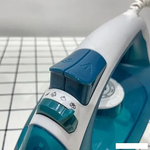 Утюг Sonifer SF-9026 (белый/бирюзовый)